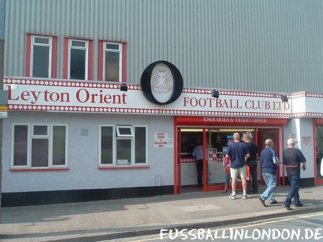 Brisbane Road - Club Shop I - Leyton Orient - fussballinlondon.de